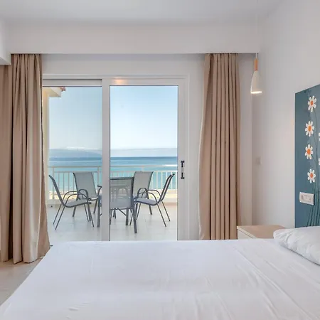 Ξενοδοχείο με διαμερίσματα Marina Bay 4*